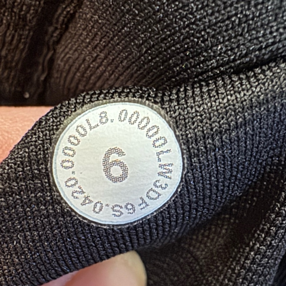 Lululemon Engineered Warmth Half Zip Black
Merino Wool Blend Pullover Size 6 - Picture 7 of 8